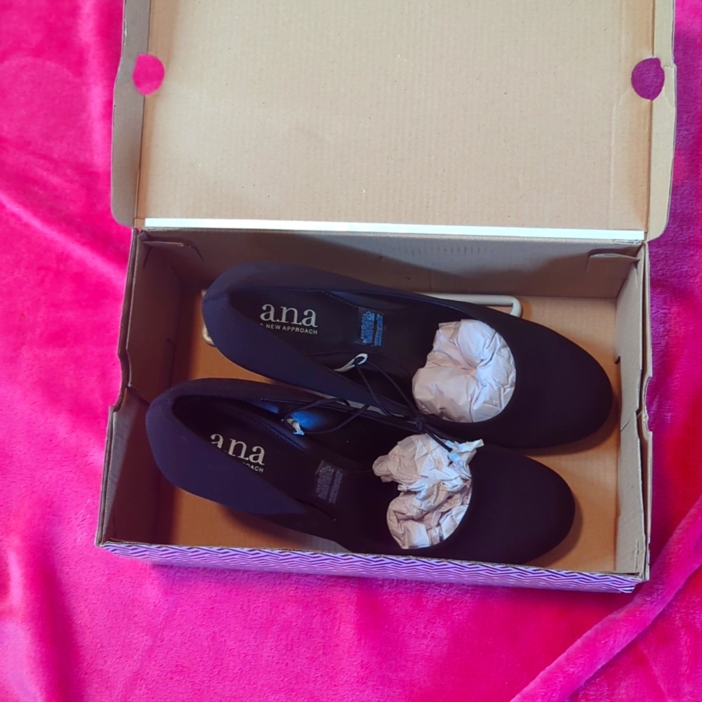 A.n.a. A New Approach Black Closed Toe High-Heel/Pump